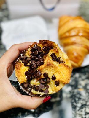 Grand-mere!The best!Flaky, crunchy,coconuty with soft goeey brioche center.Covered with chocolate shell & chocolate chips!