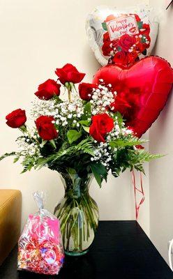 Valentine's rose vase & balloons