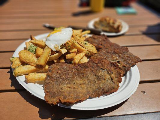 Milanesa classic and fries with garlic