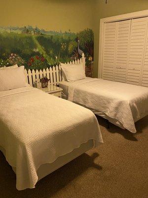 Twin bed room