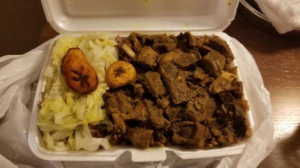 Large goat stew with cabbage and plantains