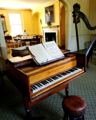 Antique piano and harp - 6/26/2022