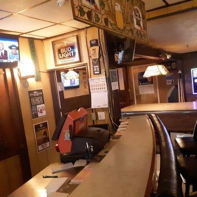 View of the bar facing to the back. Nice cushioned rail for leaning on your elbows! I've never seen that before!