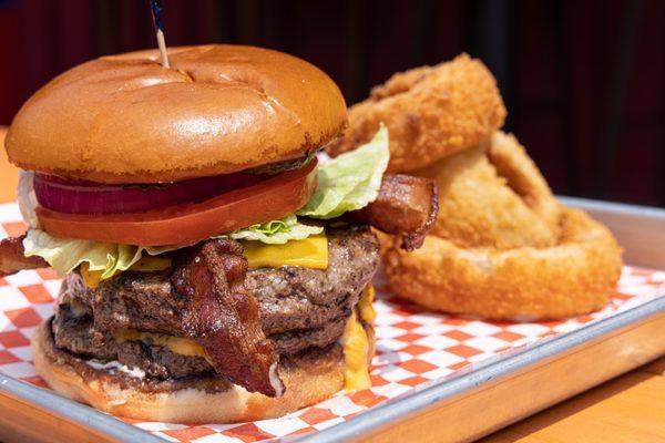 Bacon cheeseburger w/ onion rings