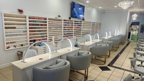 The nail care area is neatly arranged, simple and clean.