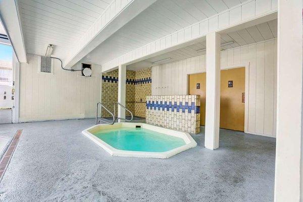 Motel Fort Bragg hot tub