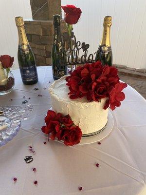 I ordered a simple, textured cake with red flowers. They came through for us. It was also really tasty!