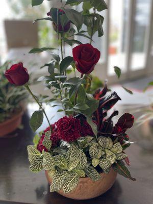 Custom dish garden with Roses