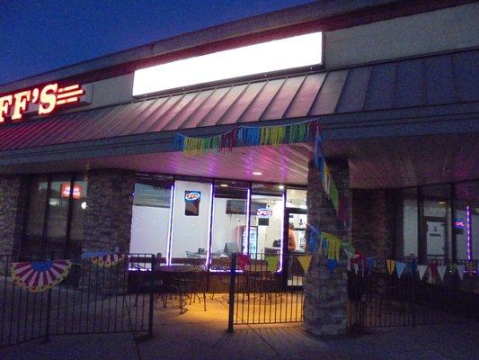 A night shot of the restaurant when I went home...