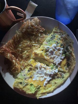 Omelet with hashbrowns