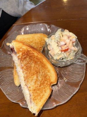 Turkey & cranberry with pasta salad