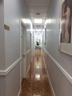 Hallway to the rooms!