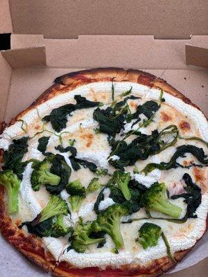 Gluten free white pizza with 1/2 Broccoli and 1/2 Spinach. Nice to find someone serve a gluten free crust that is crispy and not soggy!