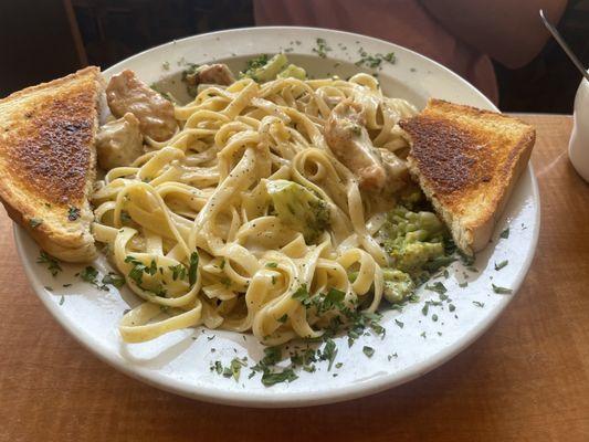 Chicken Broccoli Alfredo