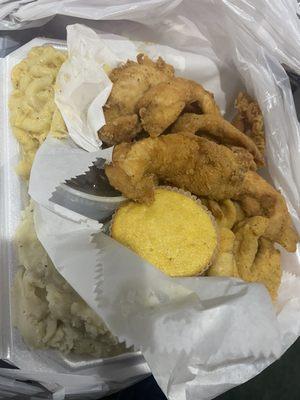 Deluxe meal - Chicken and Fish with 2 sides (mashed potatoes and Mac and cheese)