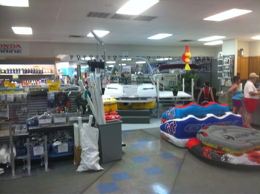 Boating/dock hardware, inflatable tow toys