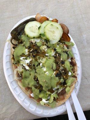 Huarache de asada con todo.