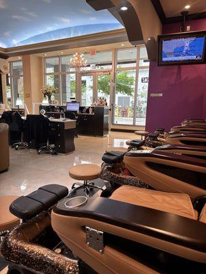 Entrance and pedicure massage chairs