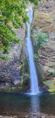 The actual waterfall.