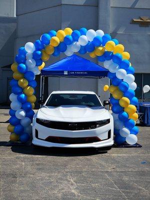 Camaro's should always come with a Chevy themed balloon arch!