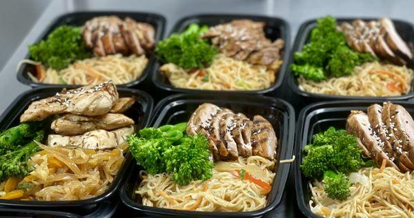 Vegetable Lo-Mein Noodles & Honey-Garlic Pork