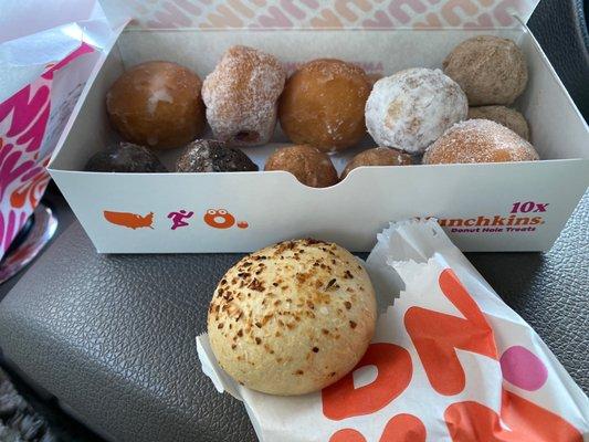 Trying the Chive & Onion Bagel Minis!! And munchkins of course!