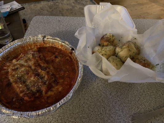 Lasagna & Garlic Rolls ToGo  Delicious !