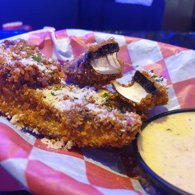 House made Portabello mushroom strips, topped with parmesan cheese and house made garlic or Jalapeño ranch.