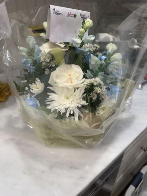 This is what the person I ordered for received! 
 Do you trust this florist?
 I would not order from here!