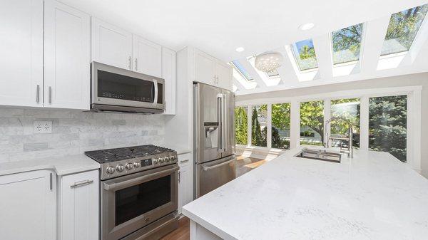 Amazing Sunroom and open concept kitchen!