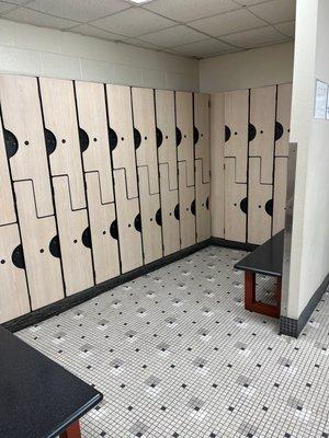 Tiny but efficient locker room