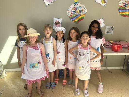 What Cute Creative Cupcake Party Amy had with her friends on the occasion of her 8th birthday!