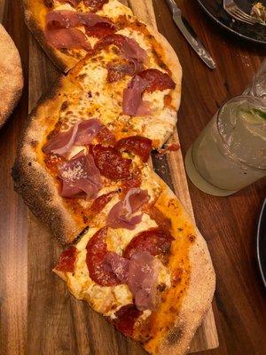 Crudo pizza