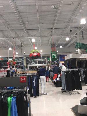 Dick's Sporting Goods -- Shoppes @ Blackstone Valley : 70 Worcester Providence Tpke, Millbury          Interior