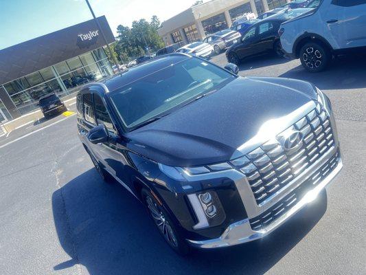 Moonlight exterior Hyundai Palisade Calligraphy AWD w/black interior front grill view.