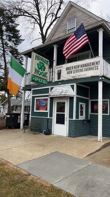 Newark Nook is a neighborhood bar located in the middle of a block. New owners,  daily specials friendly faces