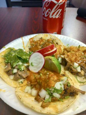 Tacos de birria, buche, lengua