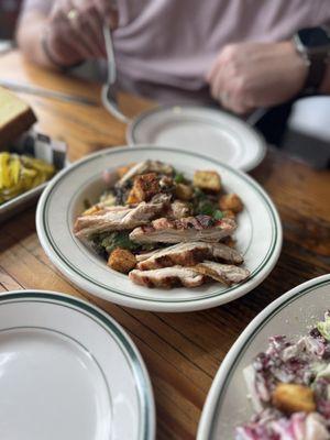 Quinoa bowl with grilled chicken