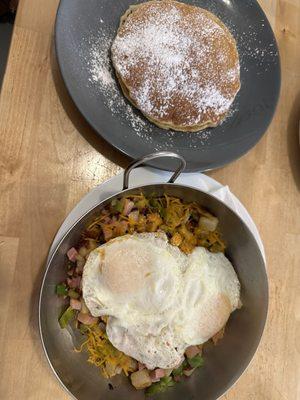 Famous skillet with pancakes as side