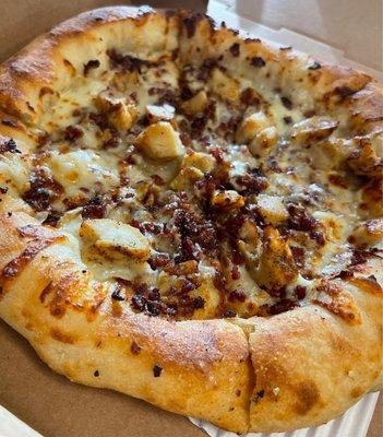 Chicken, bacon, ranch pizza