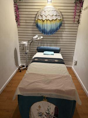 Beauty and massage single room