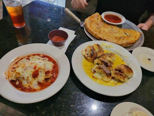 Garlic knots with cheese and pepperoni, meat lasagna, and the meat lovers calzone