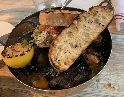 Tuscan mussels