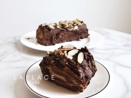 Cracking Chocolate Swiss Roll Cake