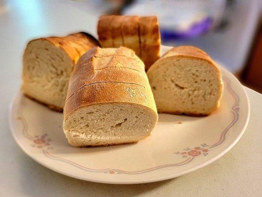 The bread that accompanied the entrees.