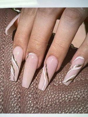 Looks like marble and wood kinda nails but overall the best place to go