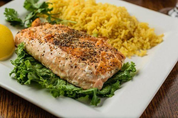 Grill salmon with lemon butter sauce