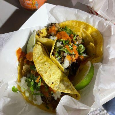 Los tacos de carnita q comí en foodtruk Iyaya una delicia realmente uno de mis lugares favoritos gracias Iyaya