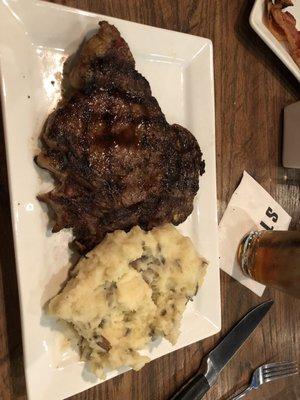 12oz. Ribeye with garlic mashed potatoes. Really good !