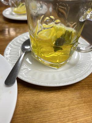 Saffron tea with lemon and mint